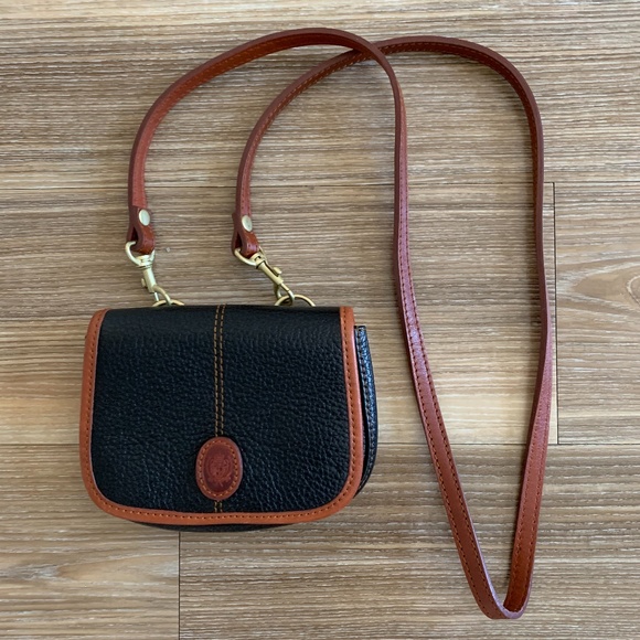 Liz Claiborne Handbags - Vintage Liz Claiborne Crossbody